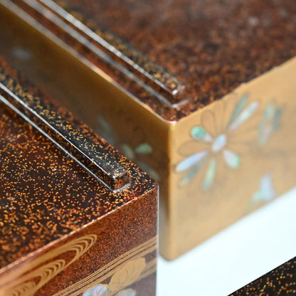 華麗なる江戸 p.漆重ね箱 ー時代蒔絵々替重箱