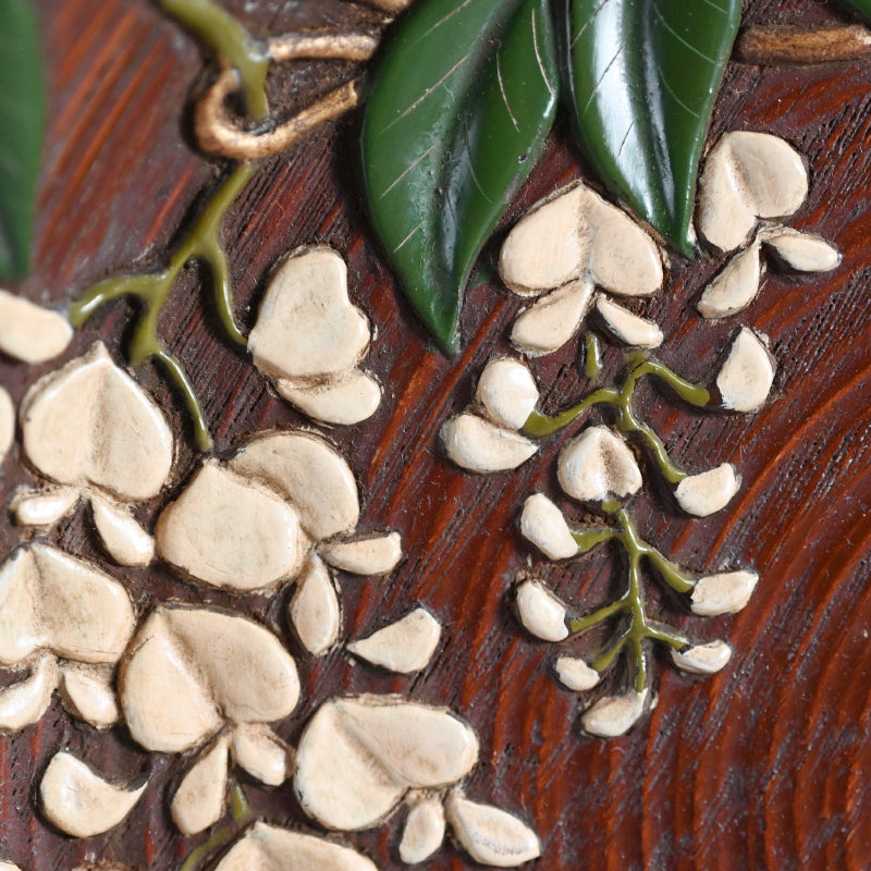 Wysteria and Honey-Bee Lacquer Plate by Kosai ー廣斎 “堆漆蒔絵 藤之圖菓子器”