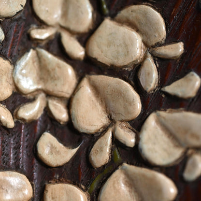 Wysteria and Honey-Bee Lacquer Plate by Kosai ー廣斎 “堆漆蒔絵 藤之圖菓子器”