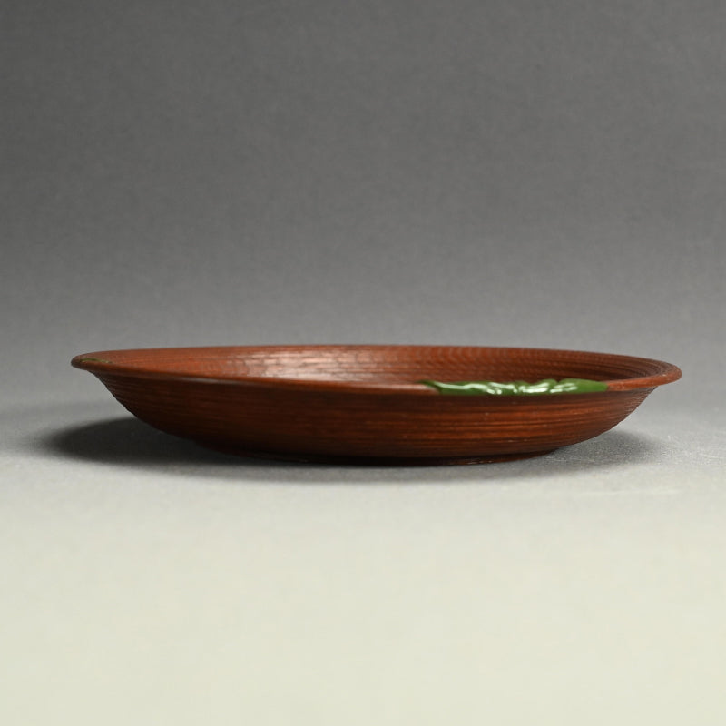 Wysteria and Honey-Bee Lacquer Plate by Kosai ー廣斎 “堆漆蒔絵 藤之圖菓子器”