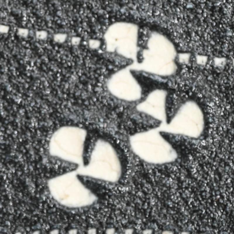 とらえどころのない噴火盆地 ー 近藤豊「粉花皿」