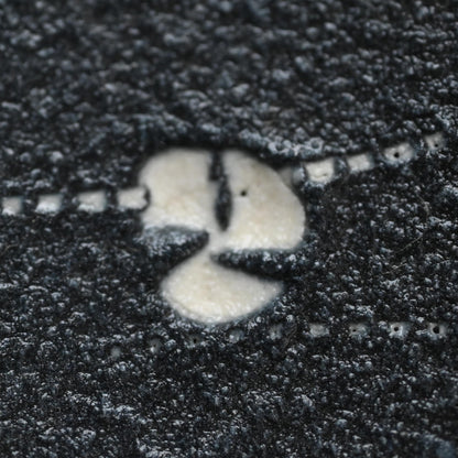 とらえどころのない噴火盆地 ー 近藤豊「粉花皿」