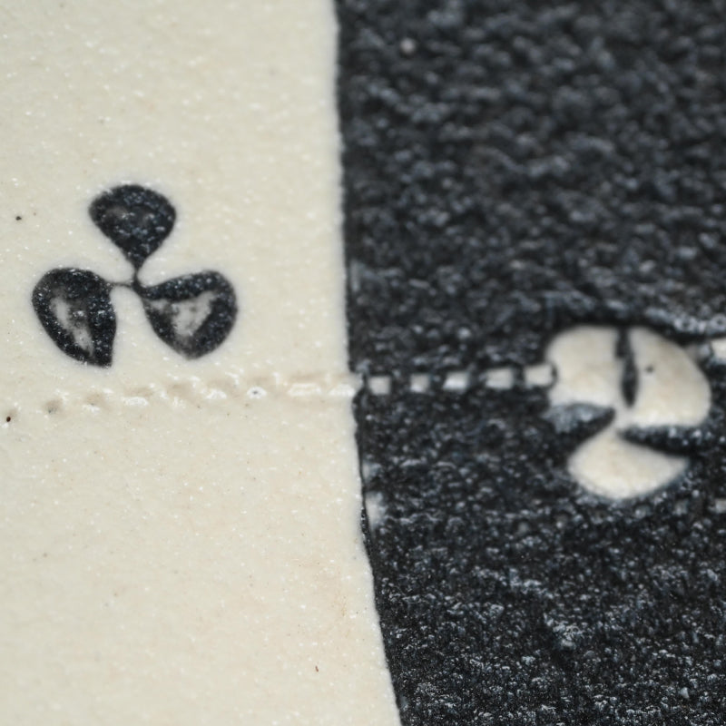 とらえどころのない噴火盆地 ー 近藤豊「粉花皿」