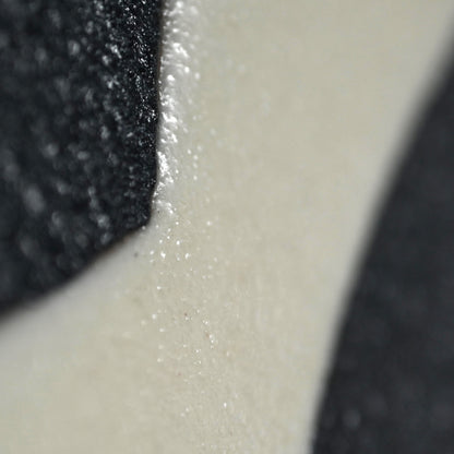 とらえどころのない噴火盆地 ー 近藤豊「粉花皿」