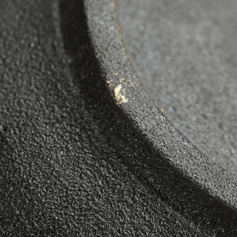 とらえどころのない噴火盆地 ー 近藤豊「粉花皿」