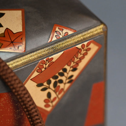 アンティーク漆箱、花札デザイン ー 入山白翁「花札蒔絵手筥」