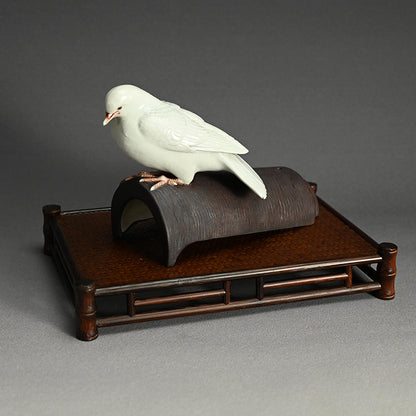 Pigeon on Tile Ceramic Sculpture ー宮川 (真葛) 香山 “古瓦鳩置物"