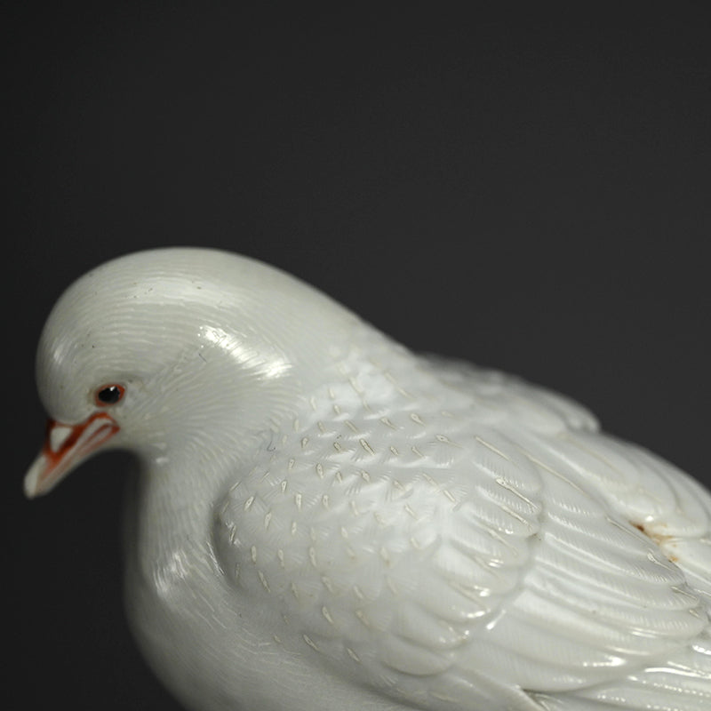 Pigeon on Tile Ceramic Sculpture ー宮川 (真葛) 香山 “古瓦鳩置物"