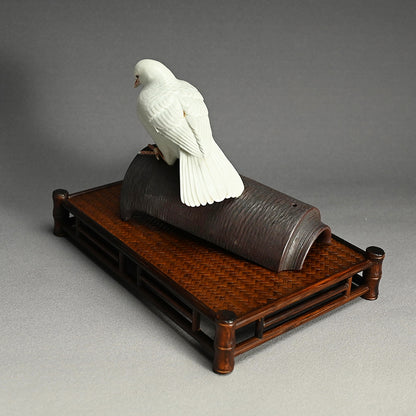 Pigeon on Tile Ceramic Sculpture ー宮川 (真葛) 香山 “古瓦鳩置物"
