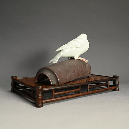 Pigeon on Tile Ceramic Sculpture ー宮川 (真葛) 香山 “古瓦鳩置物"