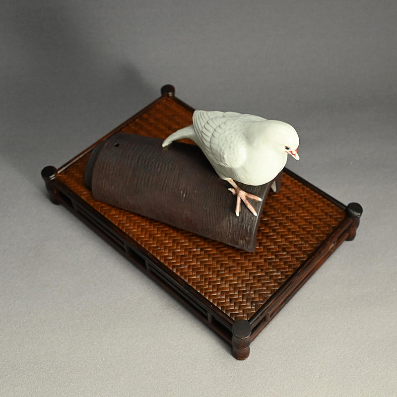 Pigeon on Tile Ceramic Sculpture ー宮川 (真葛) 香山 “古瓦鳩置物"