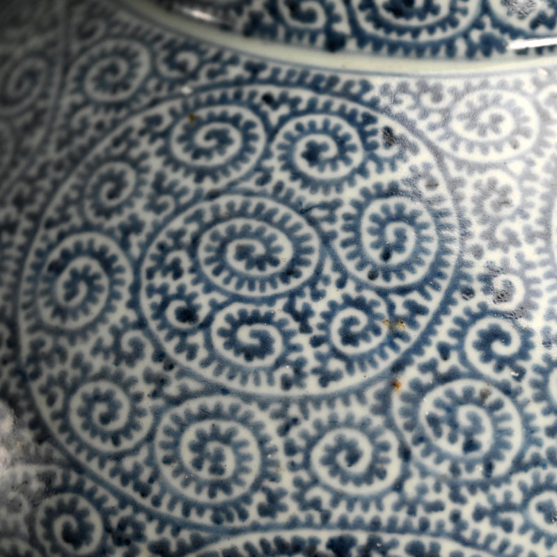 Fantastic Koimari Tako-Karakusa Tsubo Vase