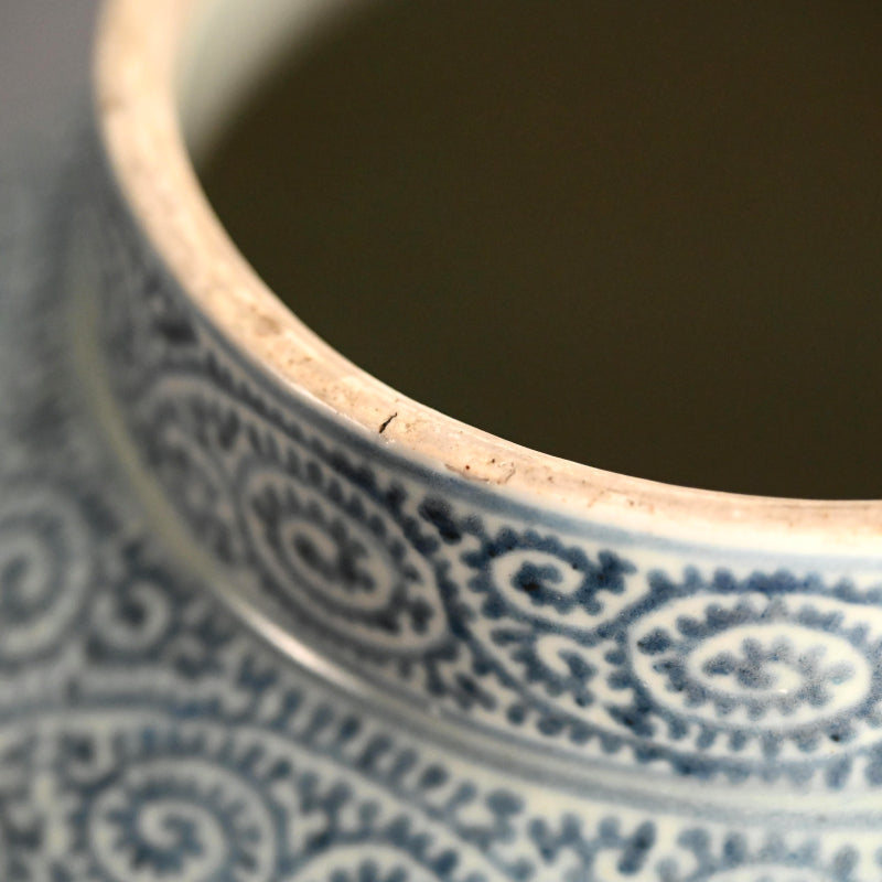 Fantastic Koimari Tako-Karakusa Tsubo Vase