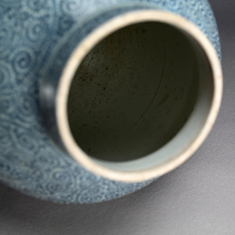 Fantastic Koimari Tako-Karakusa Tsubo Vase
