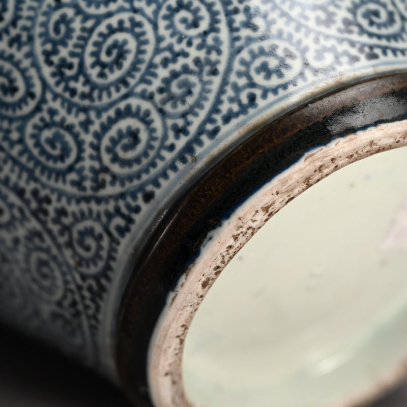 Fantastic Koimari Tako-Karakusa Tsubo Vase