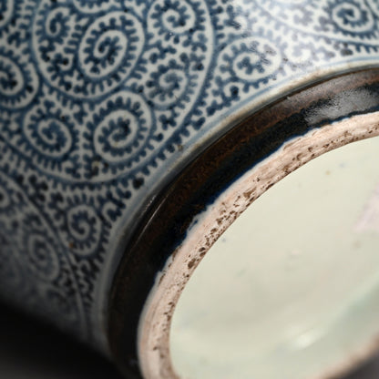 Fantastic Koimari Tako-Karakusa Tsubo Vase