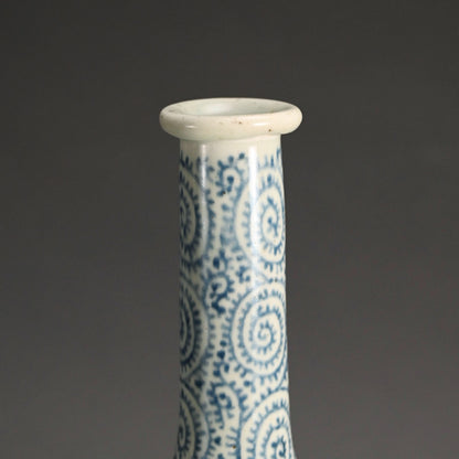 Huge Late 18th century Imari Tako-Karakusa Bottle Vase