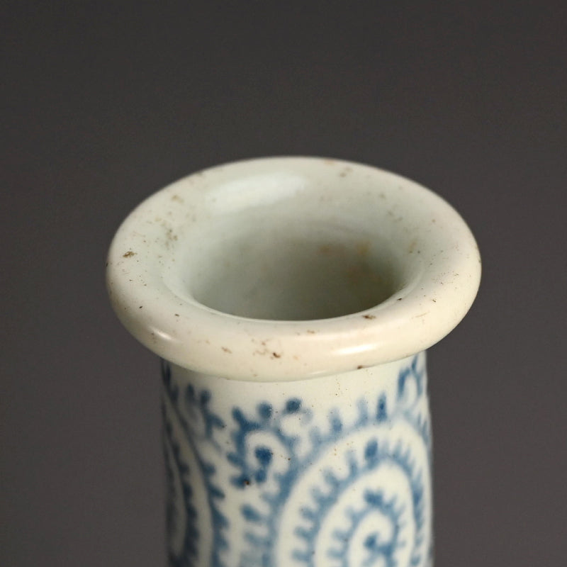Huge Late 18th century Imari Tako-Karakusa Bottle Vase