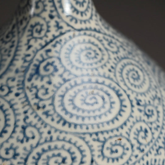 Huge Late 18th century Imari Tako-Karakusa Bottle Vase