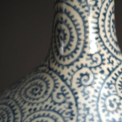 Huge Late 18th century Imari Tako-Karakusa Bottle Vase