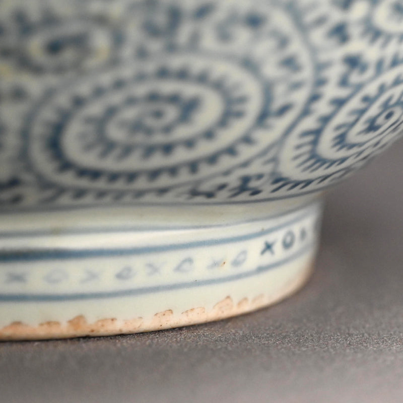 Huge Late 18th century Imari Tako-Karakusa Bottle Vase
