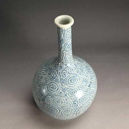 Huge Late 18th century Imari Tako-Karakusa Bottle Vase
