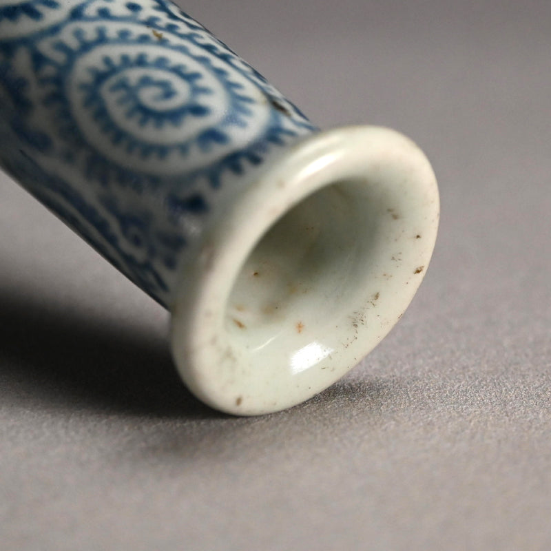 Huge Late 18th century Imari Tako-Karakusa Bottle Vase