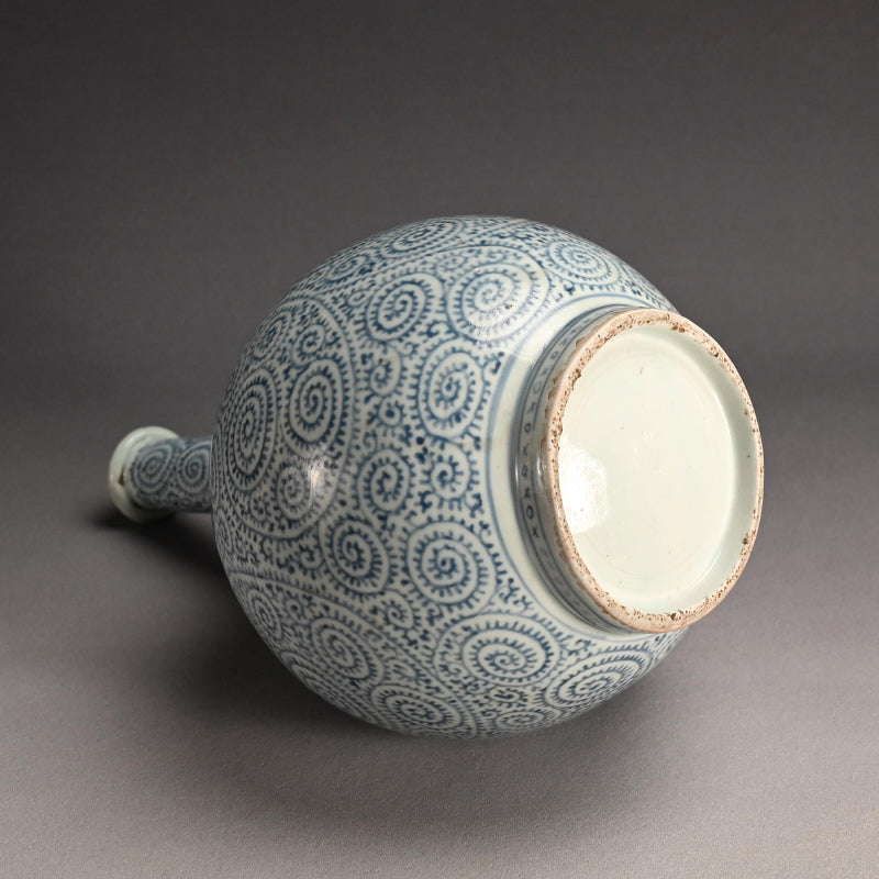 Huge Late 18th century Imari Tako-Karakusa Bottle Vase