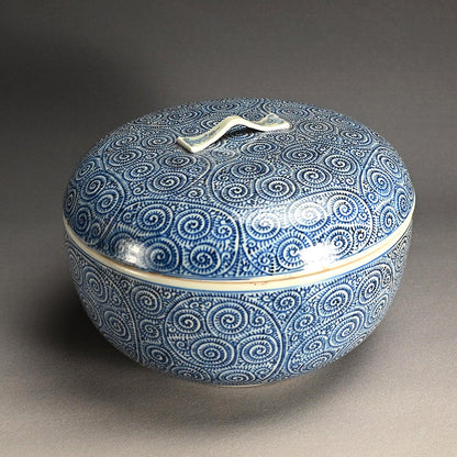 Huge Ko-Imari Futamono Tako-Karakusa Covered Container