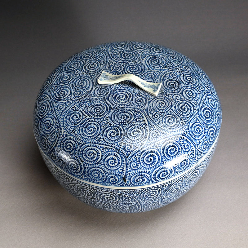 Huge Ko-Imari Futamono Tako-Karakusa Covered Container