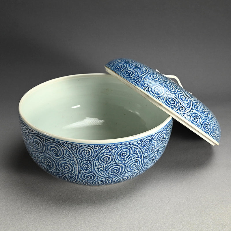 Huge Ko-Imari Futamono Tako-Karakusa Covered Container