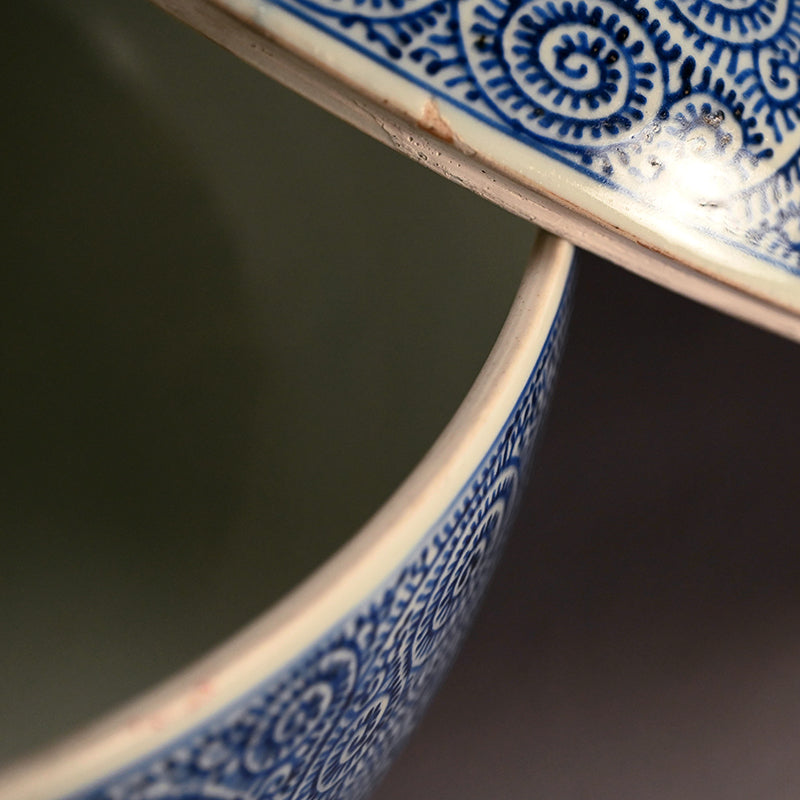 Huge Ko-Imari Futamono Tako-Karakusa Covered Container