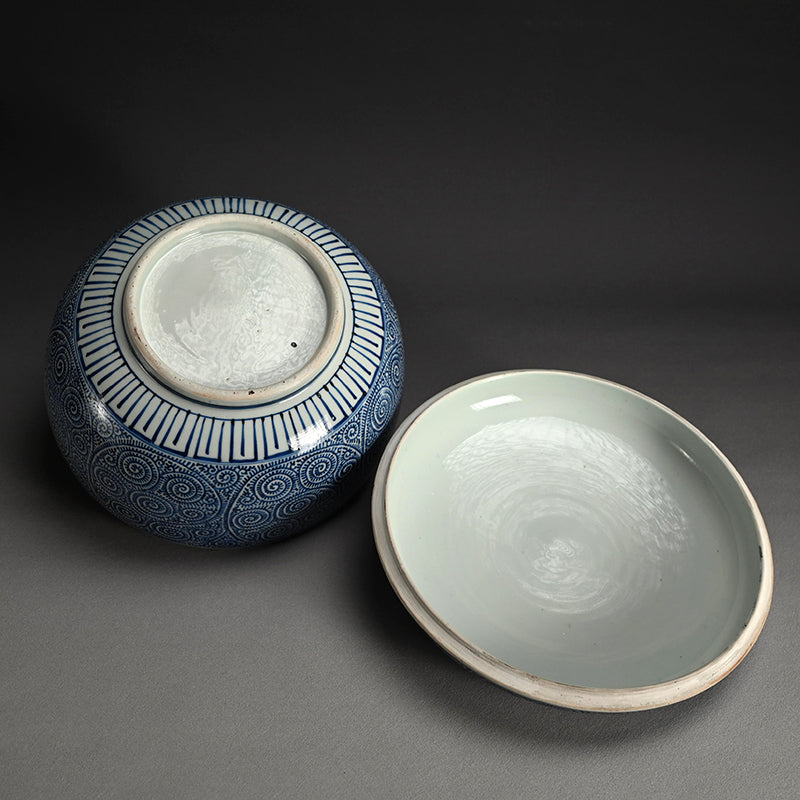 Huge Ko-Imari Futamono Tako-Karakusa Covered Container