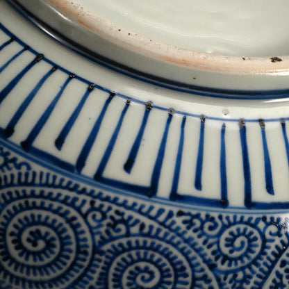 Huge Ko-Imari Futamono Tako-Karakusa Covered Container