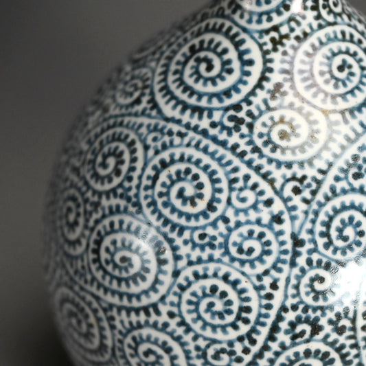 Edo p. Japanese Tako Karakusa Tokkuri Bottle Vase