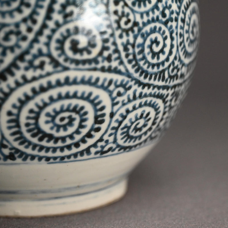 Edo p. Japanese Tako Karakusa Tokkuri Bottle Vase