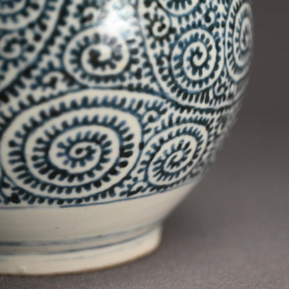 Edo p. Japanese Tako Karakusa Tokkuri Bottle Vase