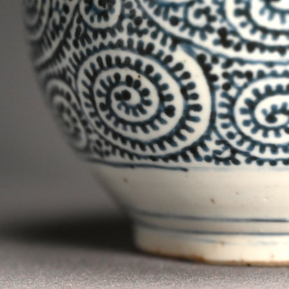 Edo p. Japanese Tako Karakusa Tokkuri Bottle Vase