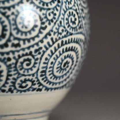 Edo p. Japanese Tako Karakusa Tokkuri Bottle Vase