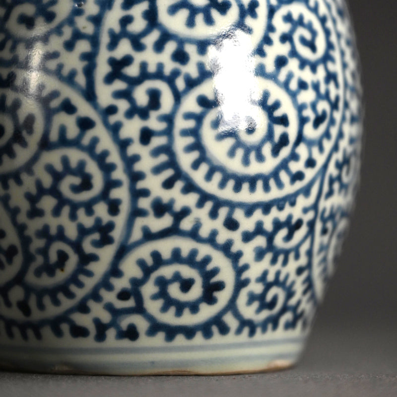Exquisite Tsurukubi Style Edo p. Tako-Karakusa Vase