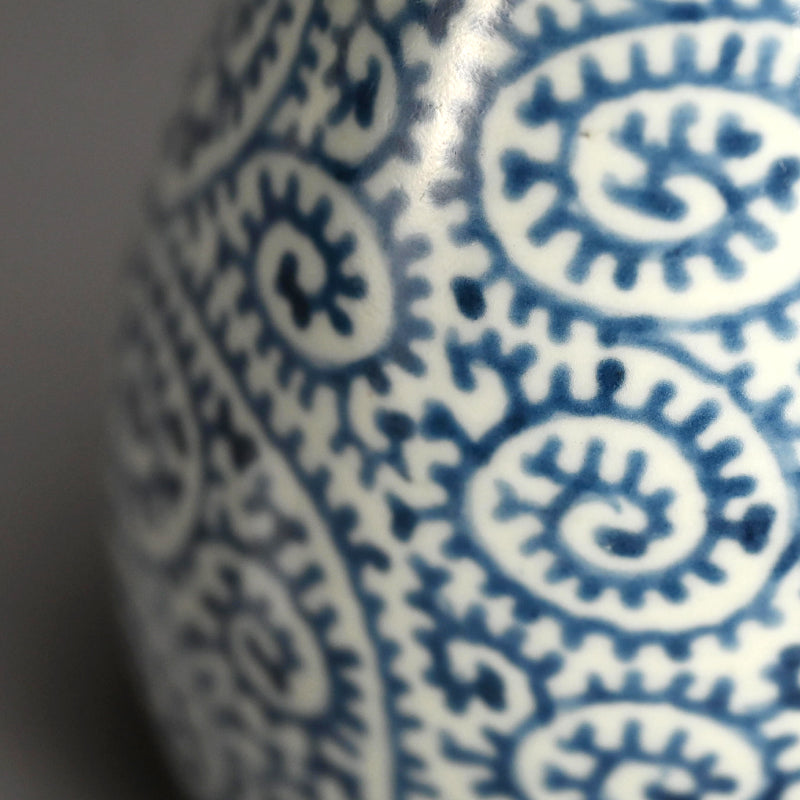 Exquisite Tsurukubi Style Edo p. Tako-Karakusa Vase