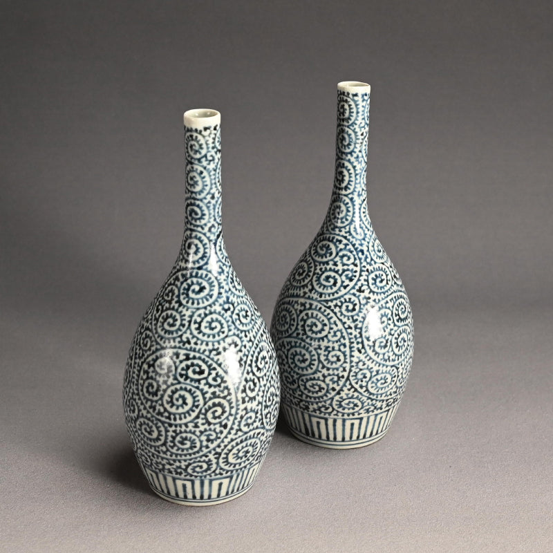 Edo p. Pair Imari Tako Karakusa Tokkuri Vases