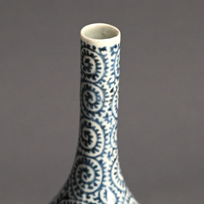 Edo p. Pair Imari Tako Karakusa Tokkuri Vases