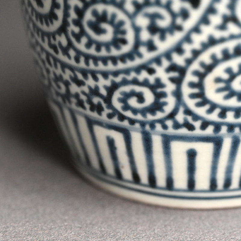 Edo p. Pair Imari Tako Karakusa Tokkuri Vases