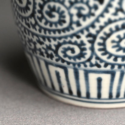 Edo p. Pair Imari Tako Karakusa Tokkuri Vases