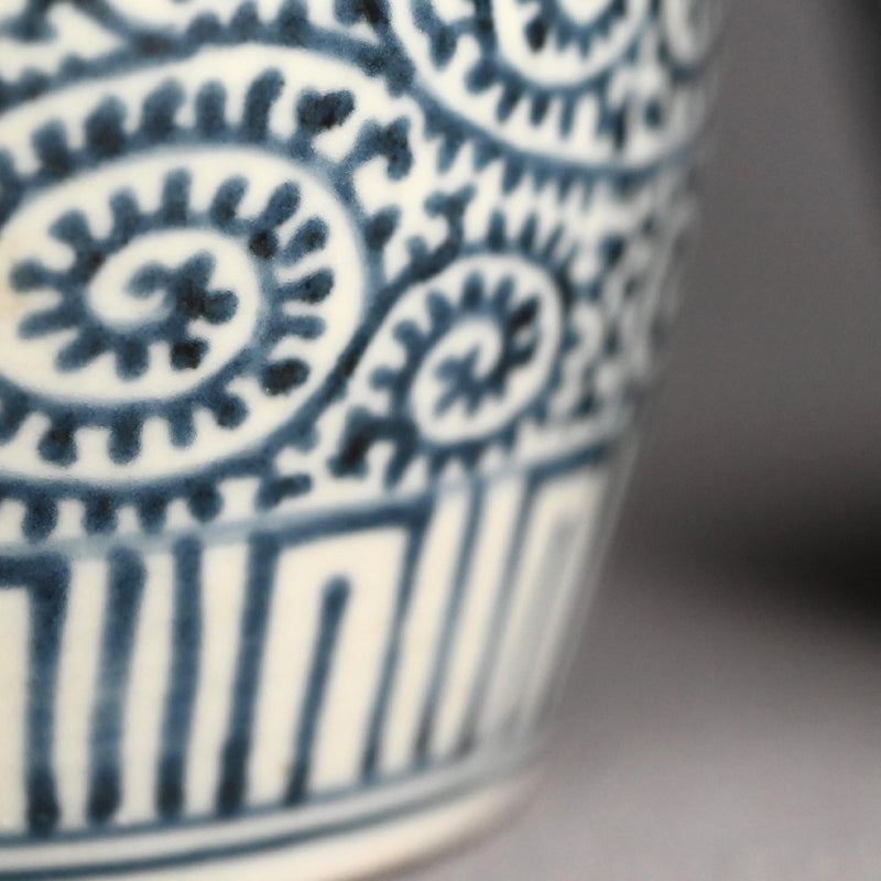 Edo p. Pair Imari Tako Karakusa Tokkuri Vases