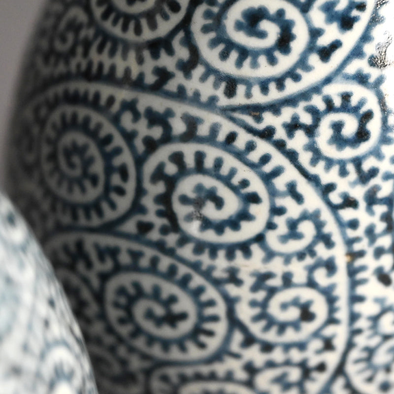 Edo p. Pair Imari Tako Karakusa Tokkuri Vases