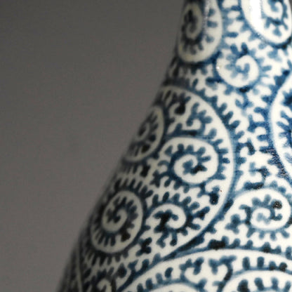 Edo p. Pair Imari Tako Karakusa Tokkuri Vases