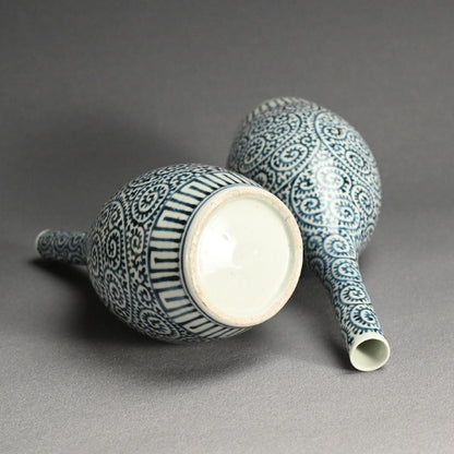 Edo p. Pair Imari Tako Karakusa Tokkuri Vases