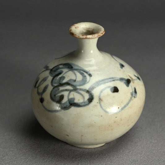 A large Ko-Imari Abura Tsubo Oil Jar Vase